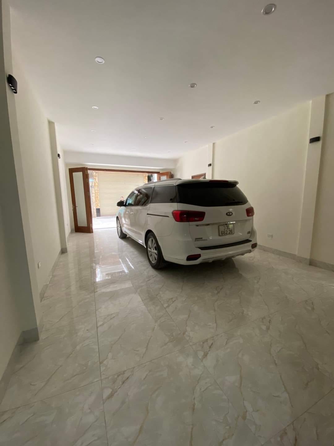 Bán nhà đường Nguyễn Văn Cừ 54m2 x 5 tầng, 5m MT, Giá 12.4 tỷ Gara Ôtô, Kd, thang máy.