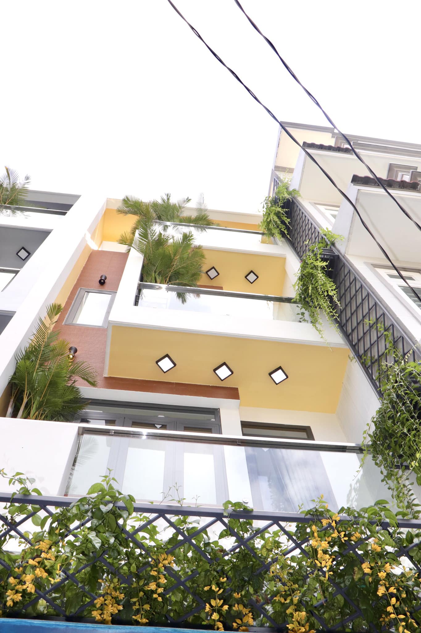 TRUNG TÂM GÒ VẤP-ĐỐI DIỆN MERCEDES QUANG TRUNG-NHÀ ĐẸP 4 TẦNG BTCT-HXH-FULL NỘI THẤT CAO CẤP-GIÁ 6X TỶ