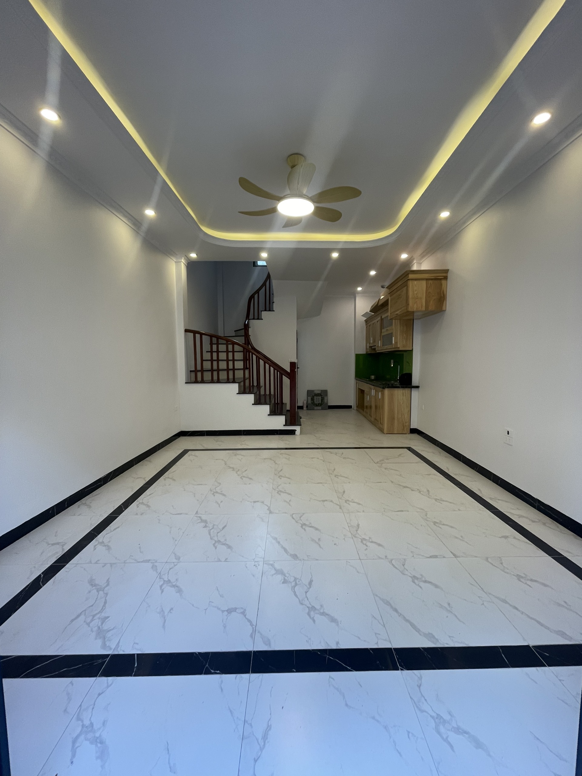 Ngay ngã tư Thạch Bàn – Nhà mới cực đẹp – giá chỉ 3.45 tỷ