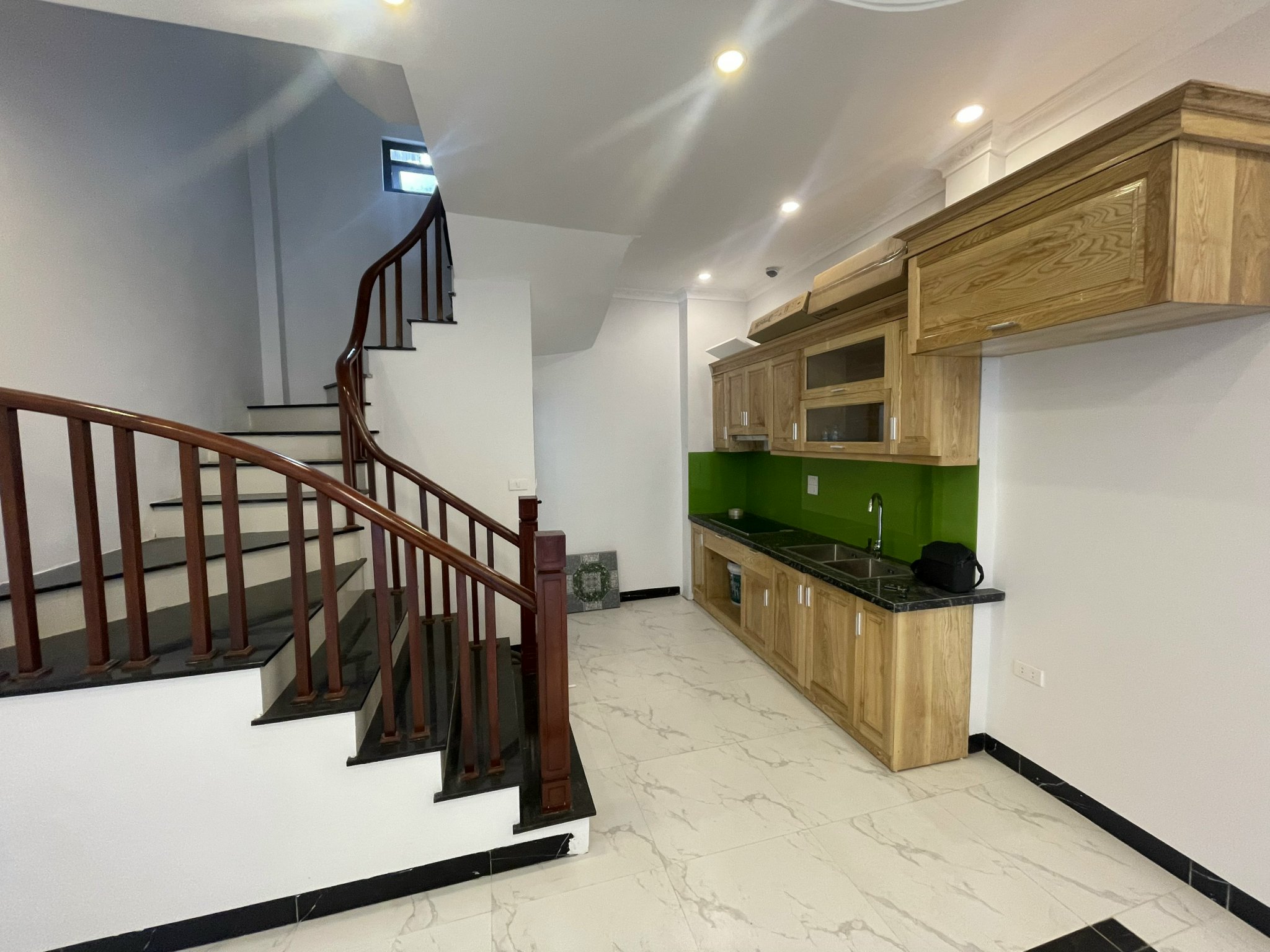 Nhà Thạch Bàn, dân xây, gần chợ, sổ phân lô. Chủ rất thiện chí bán: 3.45 tỷ