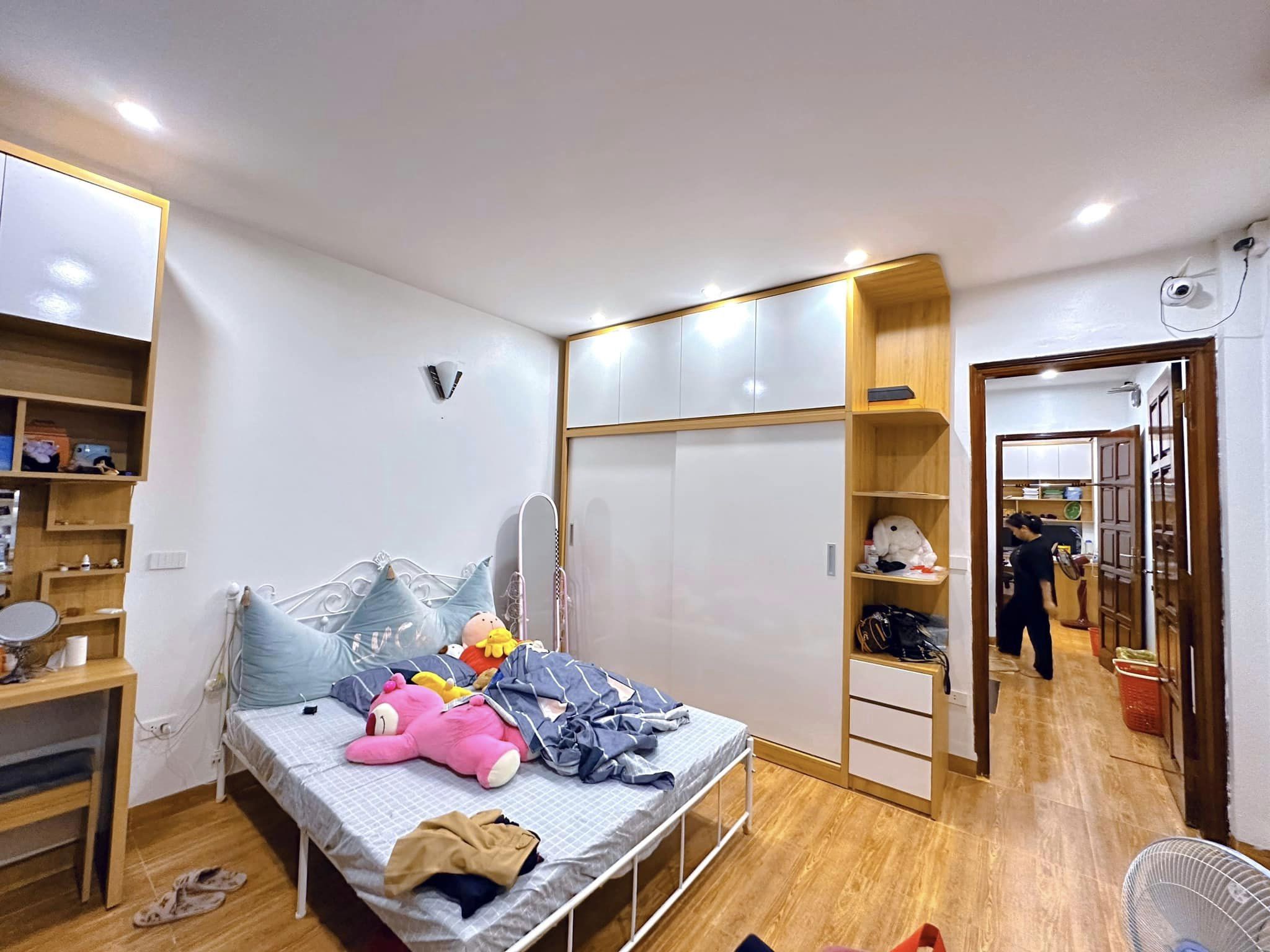 Bán Nhà Phố Vũ Tông Phan, Phân Lô Ngõ Ô Tô Tránh, Nhà Đẹp Ở Ngay 45m2 x 5 Tầng 8.5 tỷ