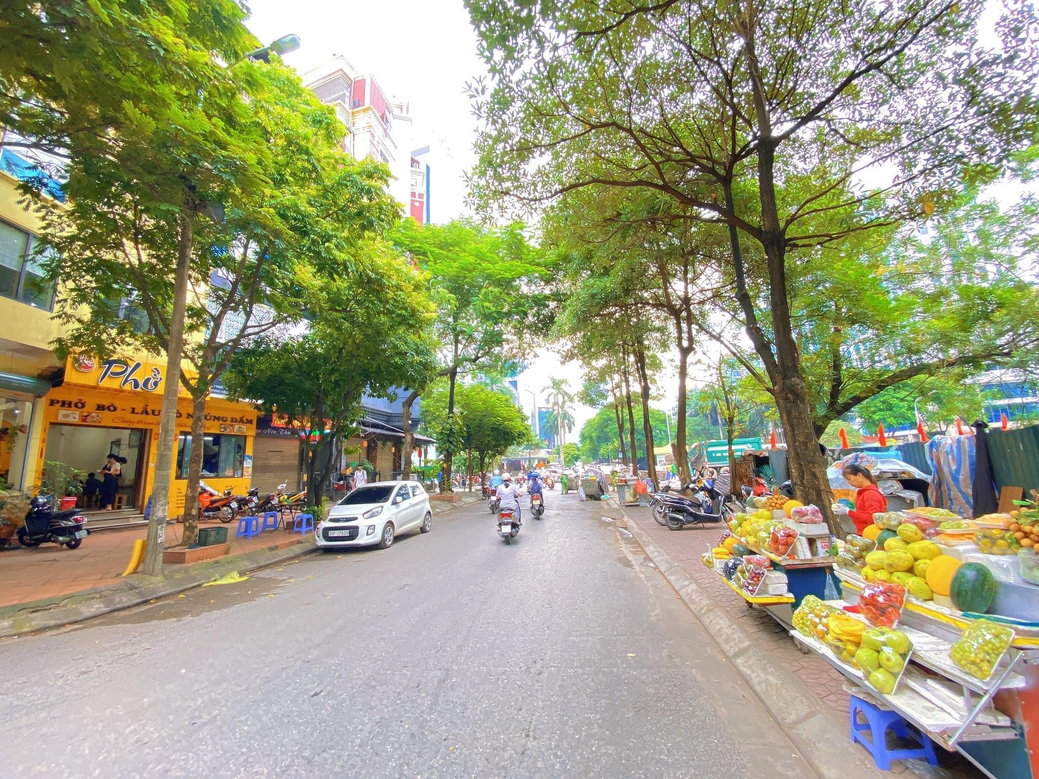 Bán nhà Duy Tân, 150m2, 6T, MT 20m, lô góc, thang máy, vỉa hè, oto tránh, xây Tòa VP