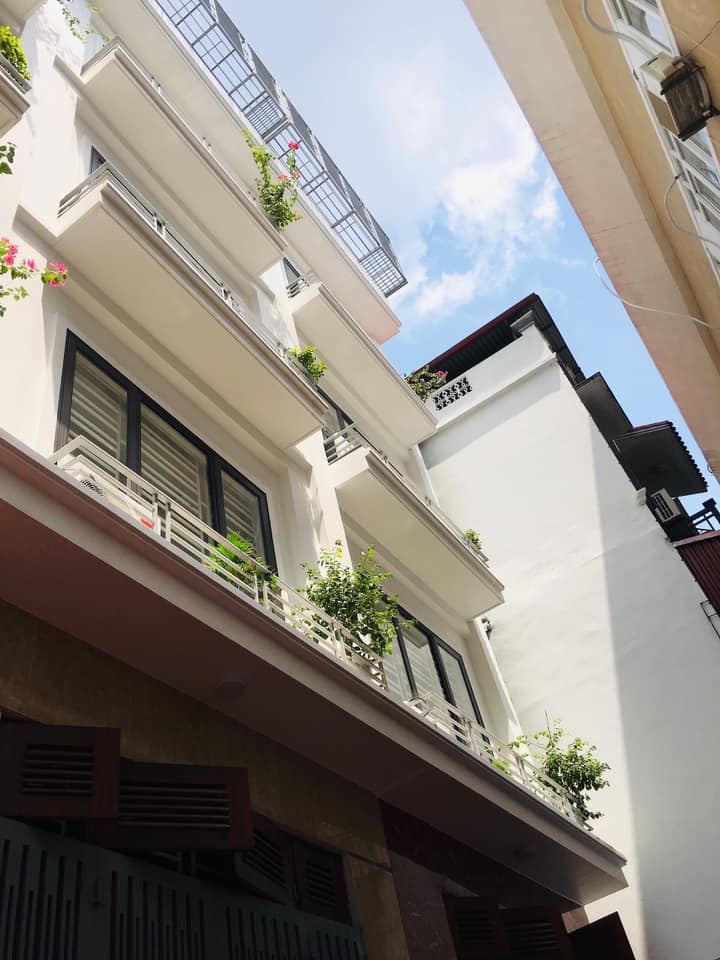 Nhà 2 mặt ngõ Hoàng Quốc Việt 75m2. Phân lô oto đỗ cửa kinh doanh