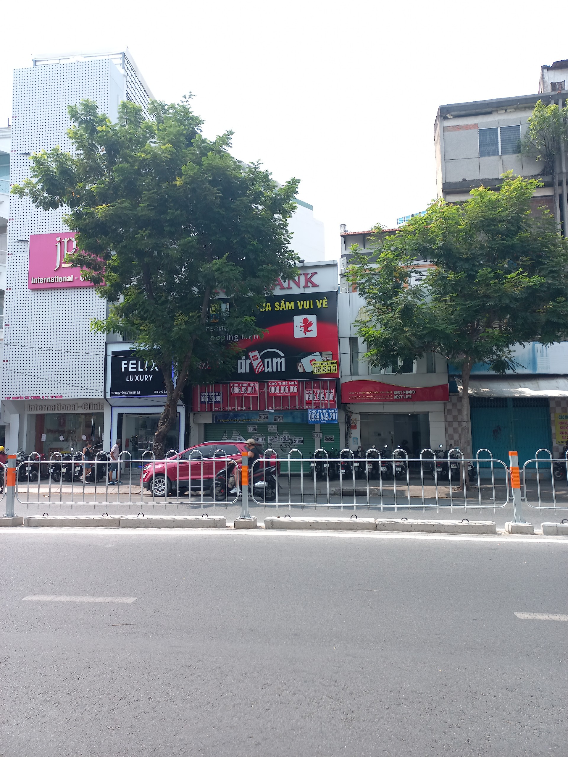 Cho thuê nhà MT Nguyễn Cư Trinh. Ngang lớn 7m. Vỉa hè đậu xe hơi thoải mái. Giá: 100tr/th