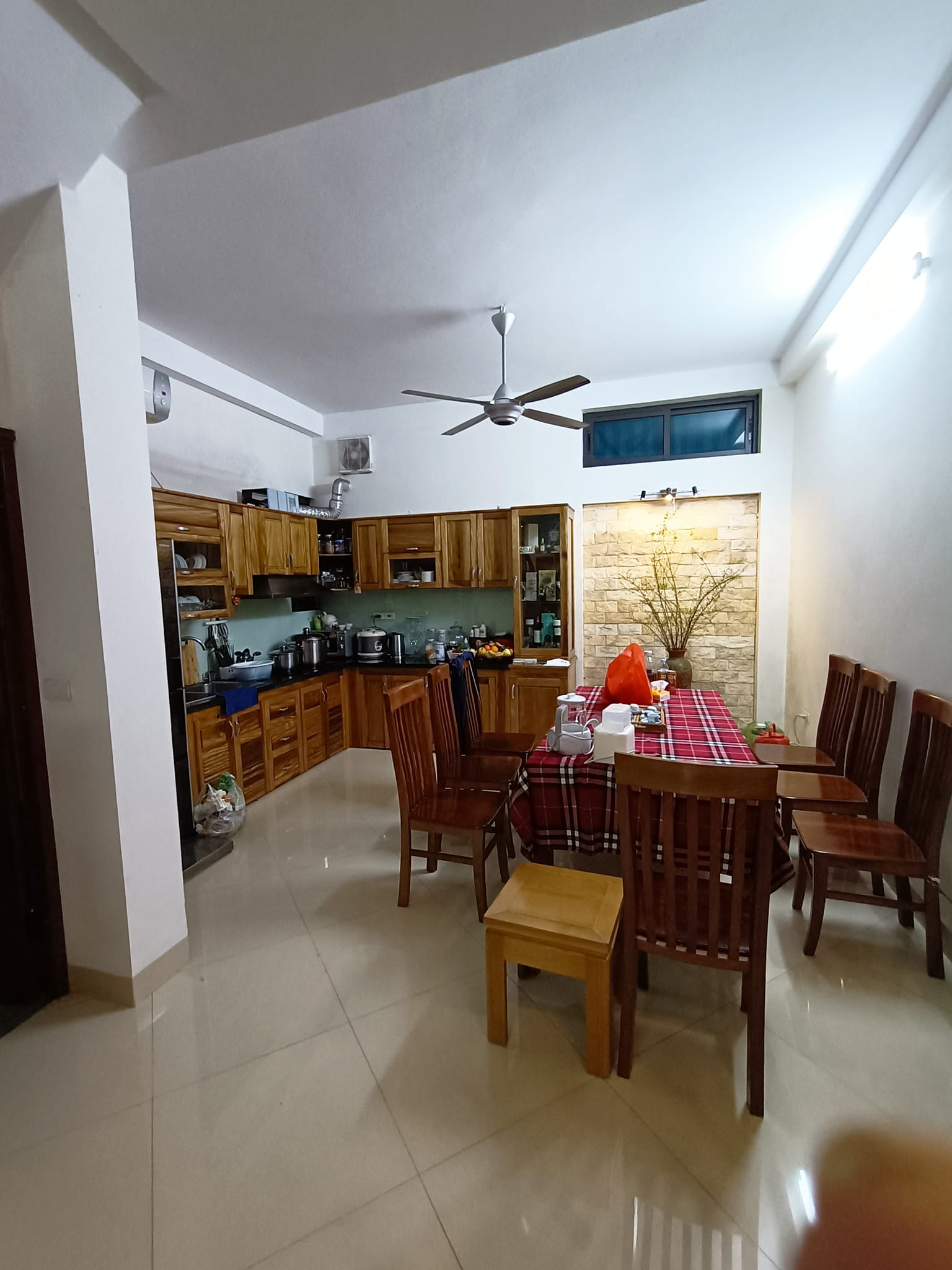 Ngõ to, ngách nhỏ gần phố 51 m2 m2 5T MT5,3 M HOÀNG QUỐC VIỆT 8 tỉ nhỉnh