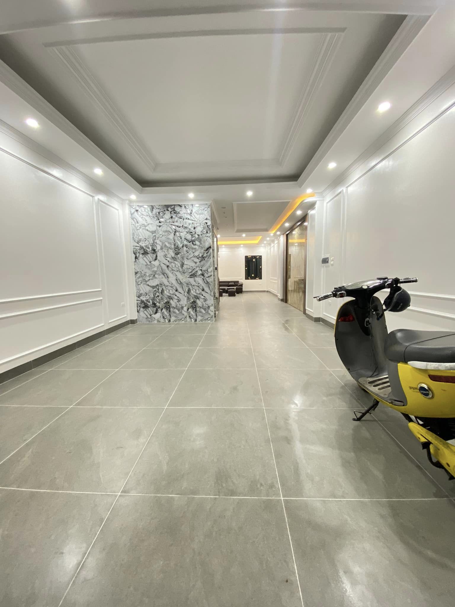 TÒA NHÀ VĂN PHÒNG THANG MÁY - 70M 8 TẦNG PHỐ THÁI HÀ