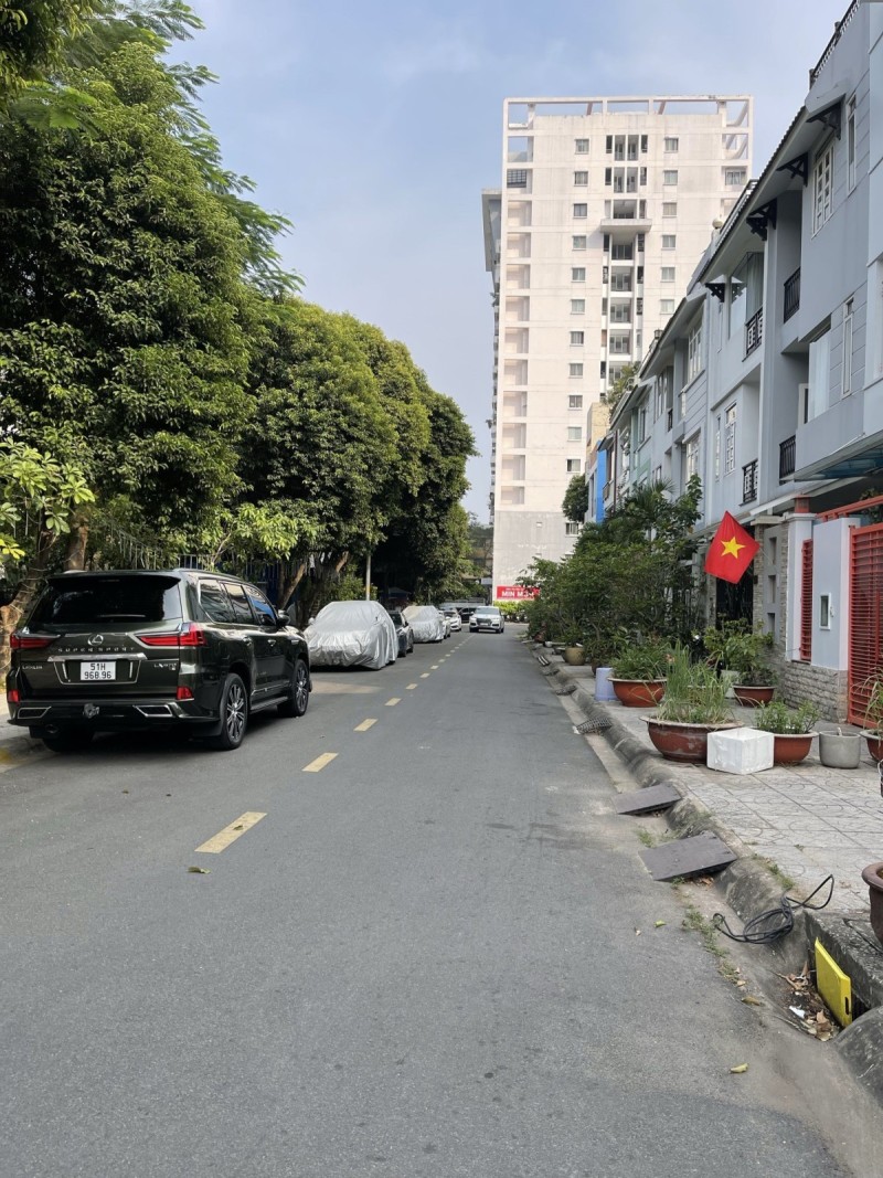 Toà văn phòng Đậu 10 Oto, Mặt tiền công viên Phường 6, Q. Bình Thạnh, 150m2, 4 tầng