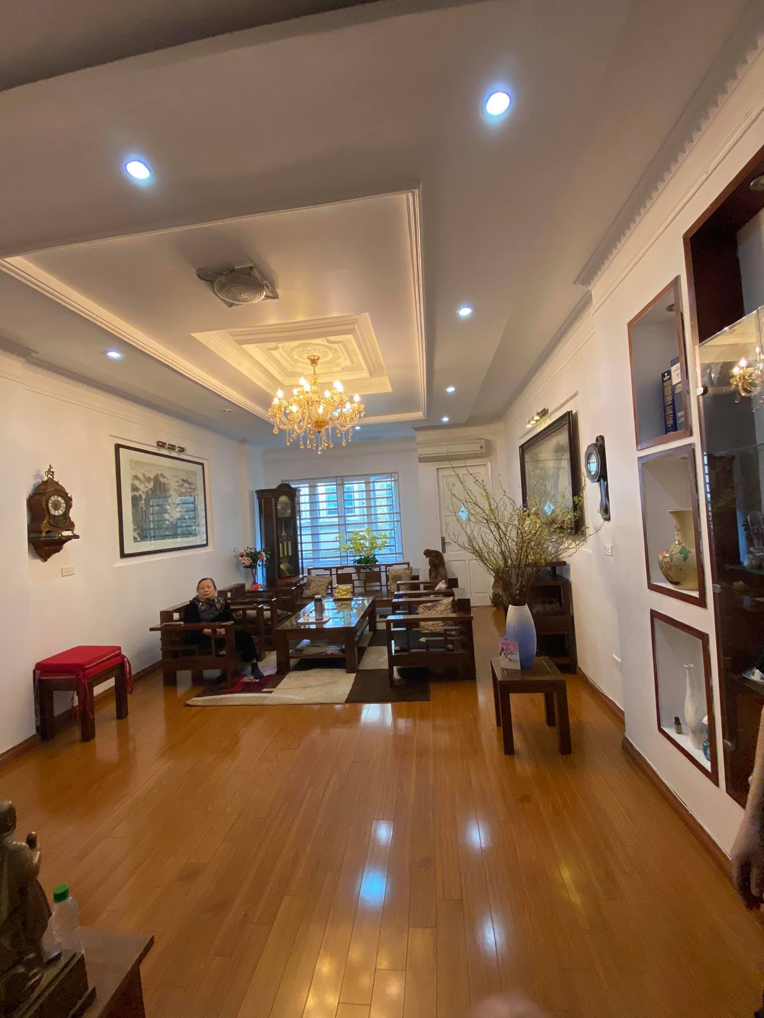 Bán nhà Hoàng Cầu, Đống Đa, phân lô, oto, 75m2, 23 tỷ 500, LH Ms Linh