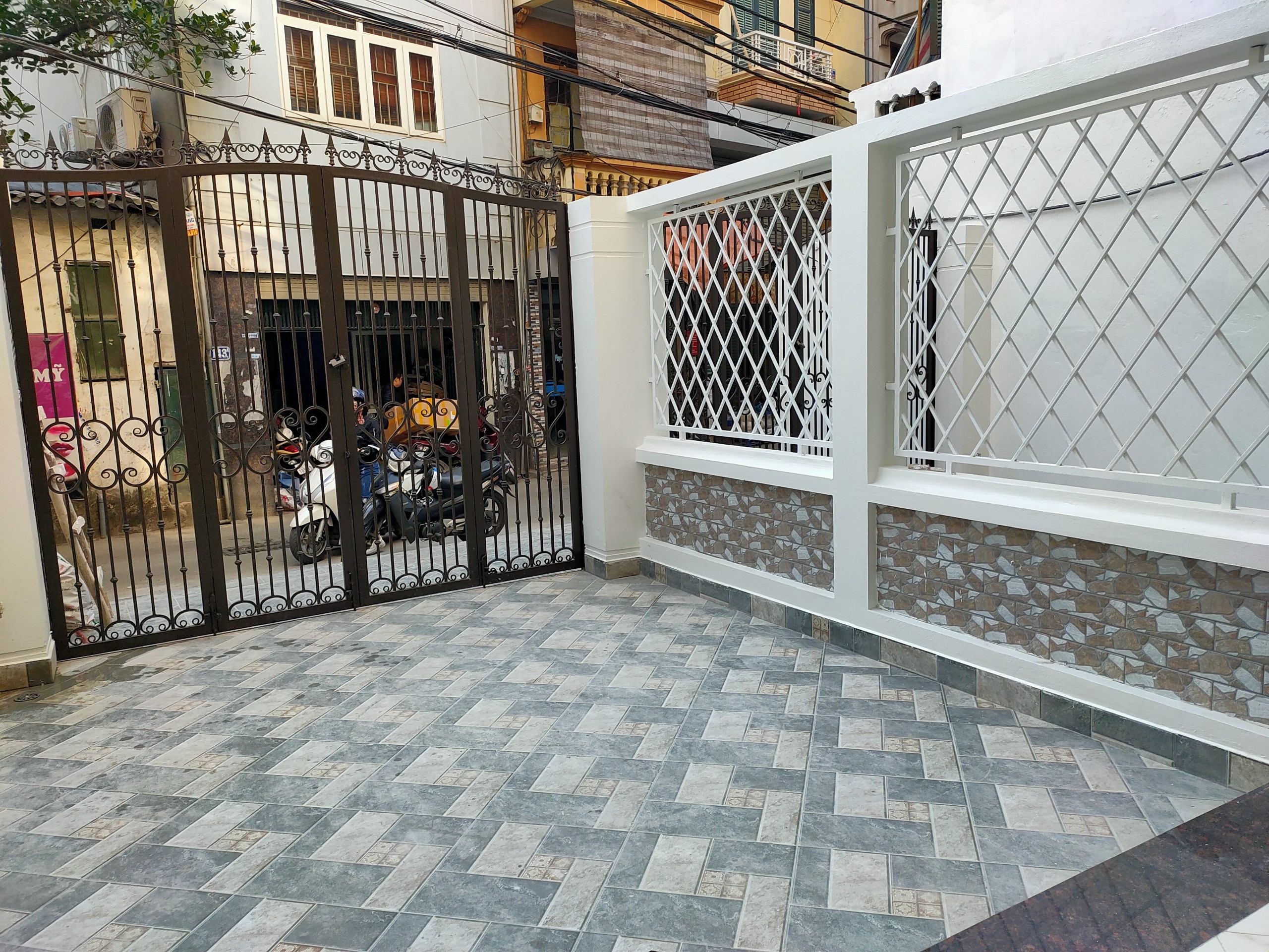 Bán nhà 10,6 tỷ ngõ 18 Định Công-cầu Lủ, 70m2 7T thang máy, ô tô vào, kinh doanh tấp nập