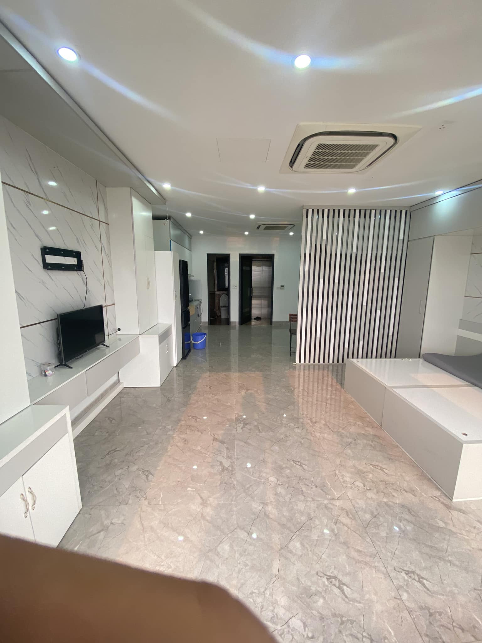 BÁN NHÀ NGUYỄN ĐÌNH HOÀN CẦU GIẤY 60M x 7T x MT 6M 7 TẦNG THANG MÁY- BỂ BƠI 4 MÙA- MẶT TIỀN ĐẸP