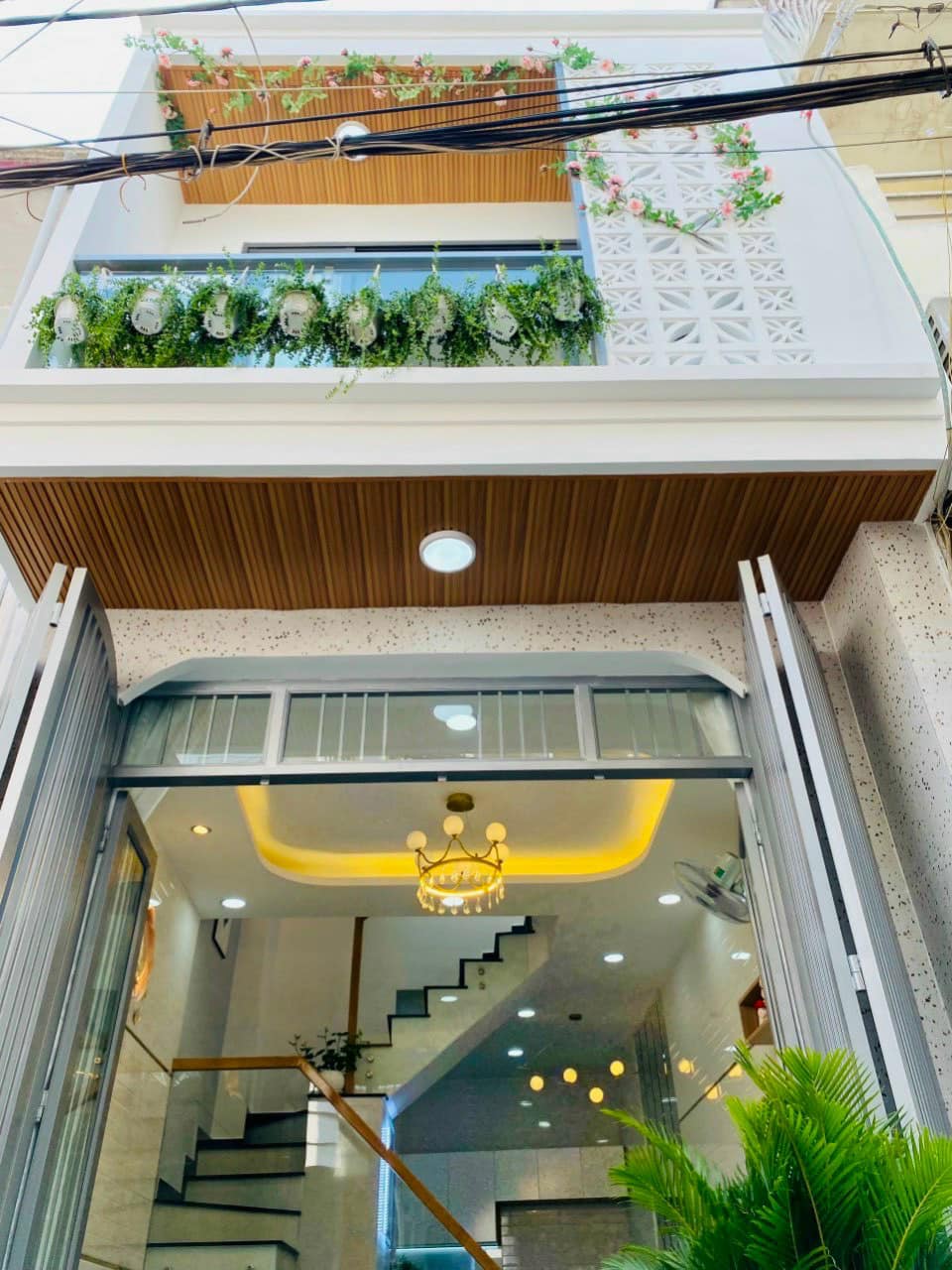 GÒ VẤP-NHÀ MỚI 2 TẦNG BTCT-HẼM XE HƠI-TẶNG FULL NỘI THẤT-DT 30M2