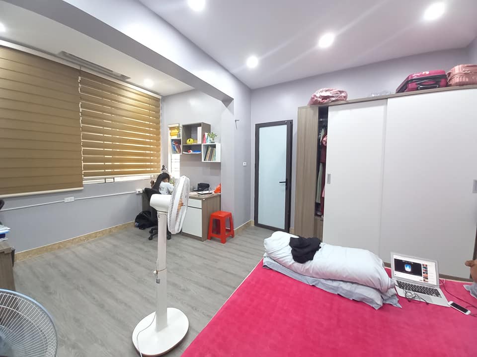 Mặt phố quận Đống Đa, vỉa hè rộng, kinh doanh nhộn nhịp, 37m2, 15 tỷ 500, LH Ms Linh