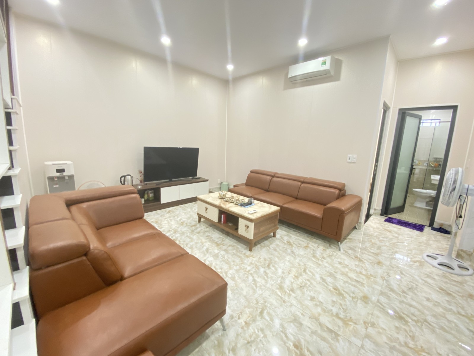 Bán nhà Mặt tiền đường Tiểu La, Quận Hải Châu. Nhà 3 tầng, DT 100 m2. Đường Ô tô. Gần Công viên Châu Á. Chỉ 15,9 tỷ.