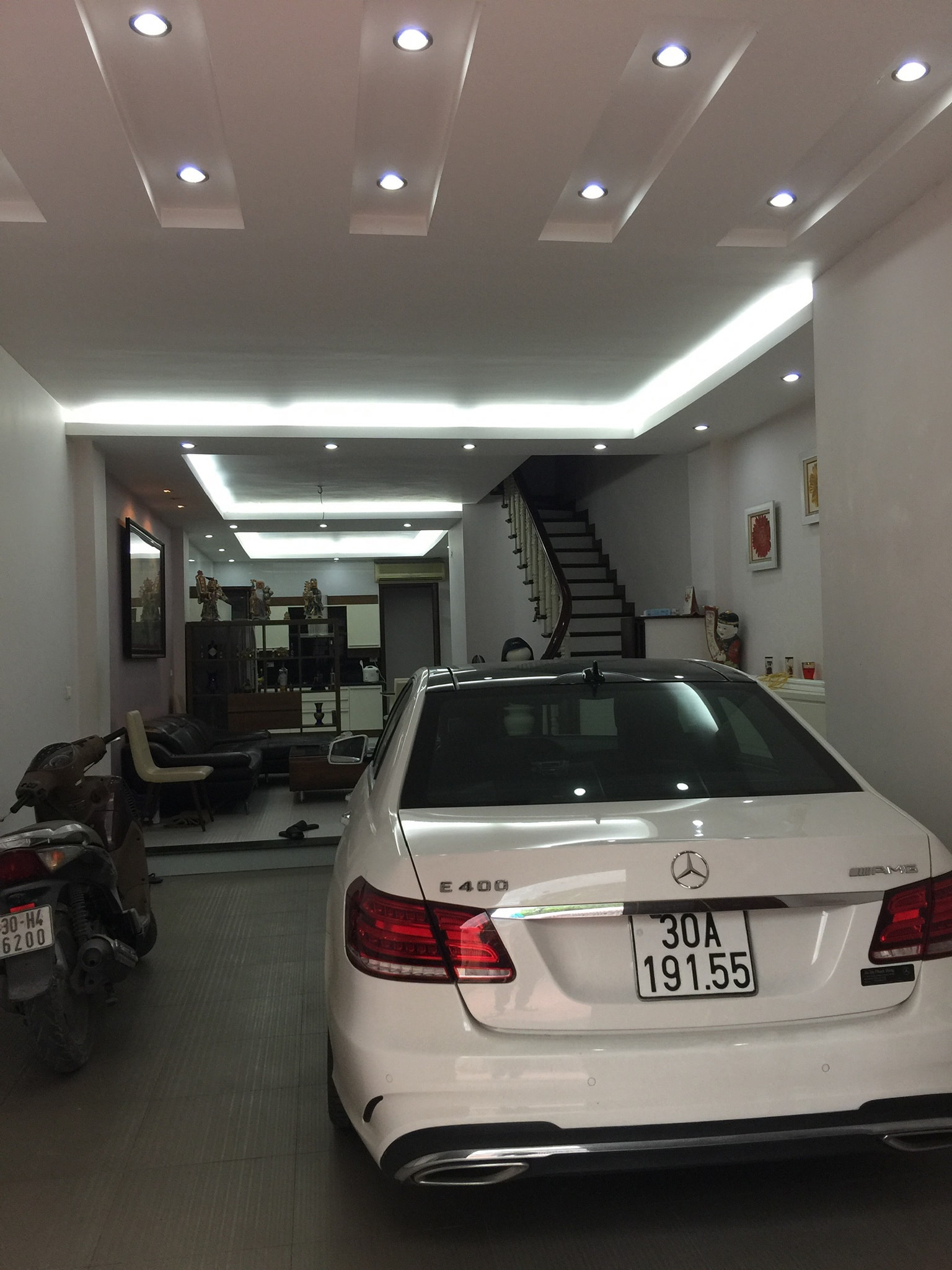 BÁN NHÀ 5 TẦNG PHỐ TRẦN QUANG DIỆU HOÀNG CẦU, NHÀ PHÂN LÔ ĐẸP, MẶT TIỀN RỘNG, 2 OTO ĐỖ CỬA.