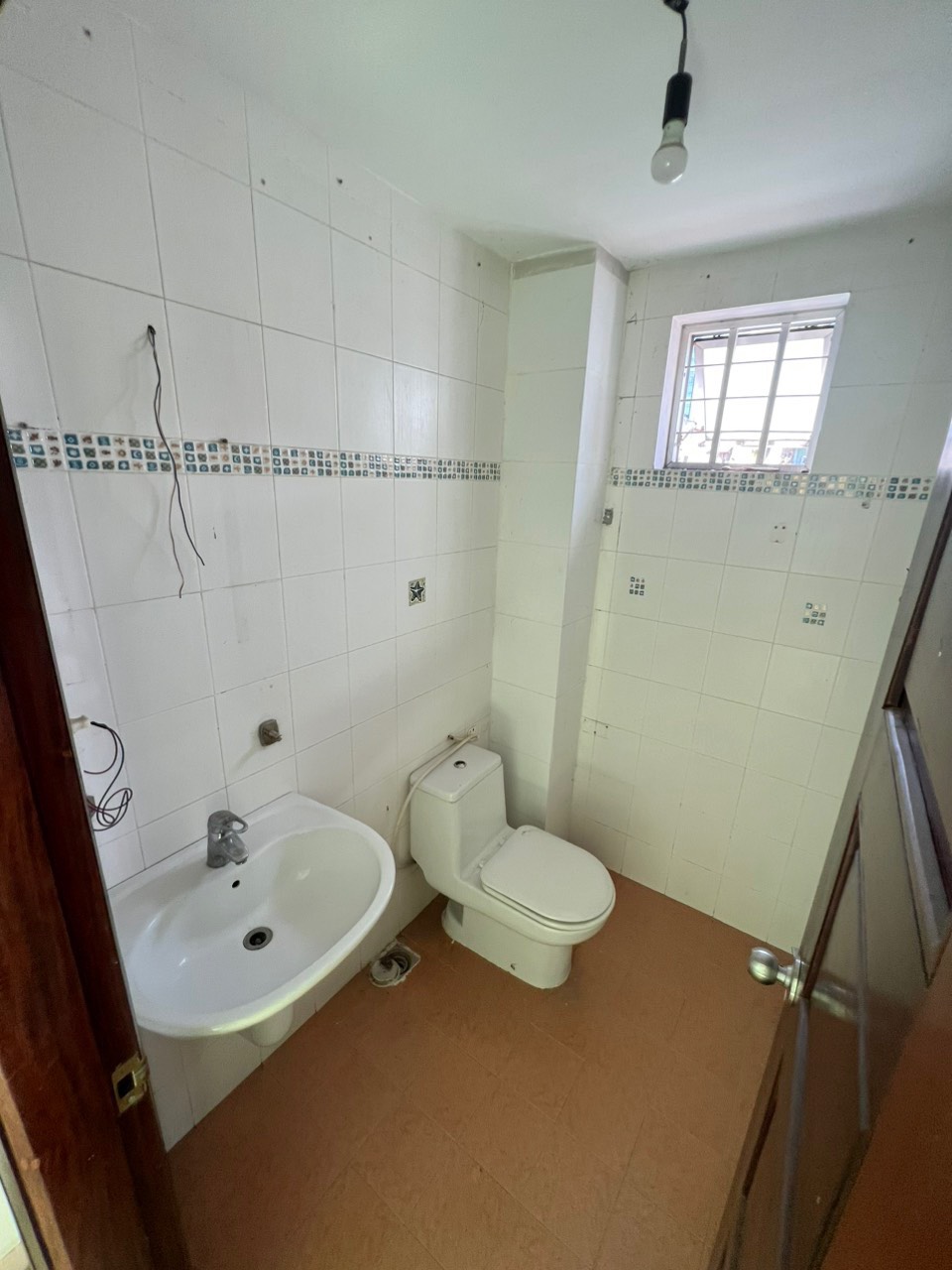 Cho thuê nhà cách MT 1 căn Nguyễn Thị Minh Khai. Ngang lớn 6m. Giá: 50 tr/th