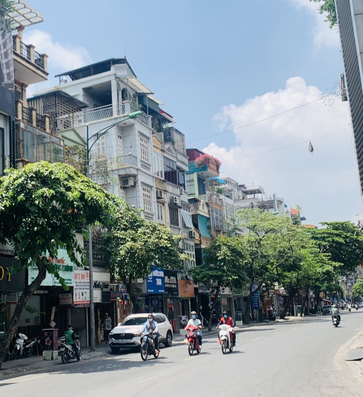 Bán nhà mặt phố Bạch Mai, diện tích 125m2, dòng tiền 500tr/năm, giá 39 tỷ