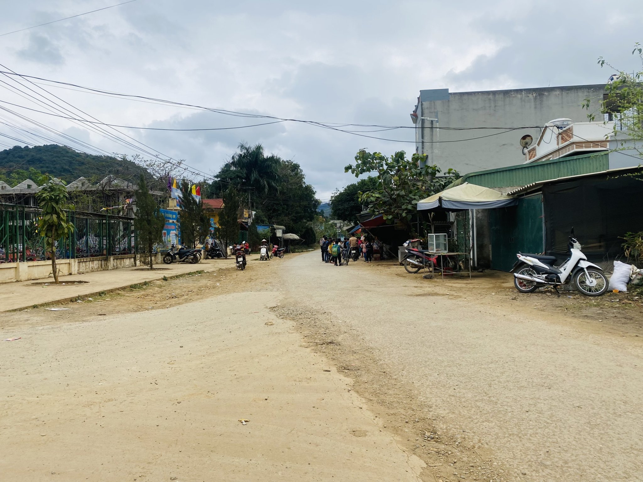 Nhanh tay liền tay hot hot 4000m2 Cao Phong 1300ont+ CLN Mảnh đất Cao phong, xứ Cam Với địa thế đất thoải đẹp, view đồi núi