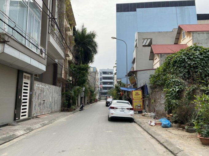 Bán nhà đường Lạc Long Quân quận Tây Hồ - 72m2 – Oto vào nhà – mặt tiền 8m.