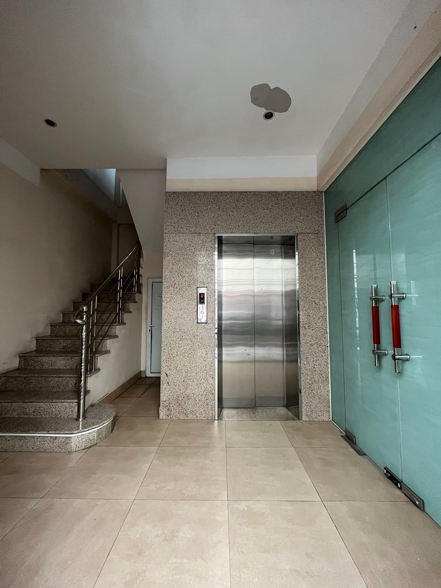 Vip Ba Đình - Liền kề 6 tầng thang máy - Lô góc - Ô tô tránh