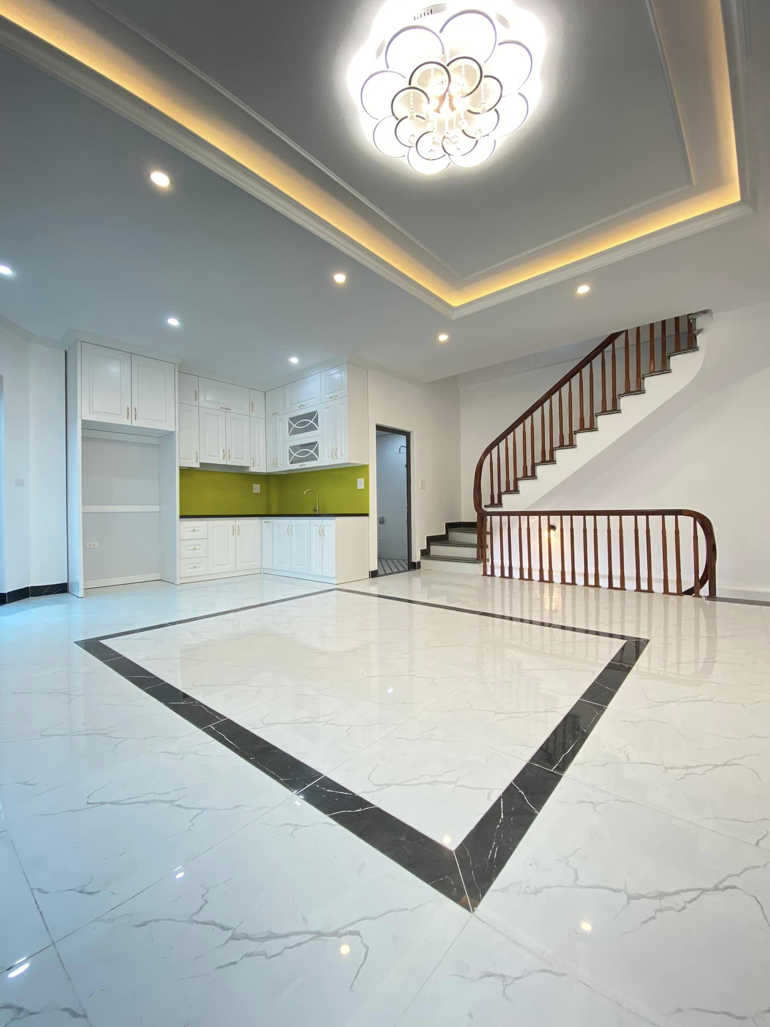 Lô góc, gara ô tô, ngõ thông, nhà riêng Phan Đình Giót, 52m2, 5 tầng, mt8m, mới koong, sát KĐT Ngô Thì Nhậm.