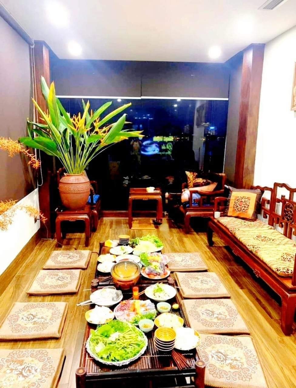 Bán nhà Mặt phố Trích Sài Tây Hồ 65m2, 7T vỉa hè rộng, View Hồ Tây giá 35 tỷ