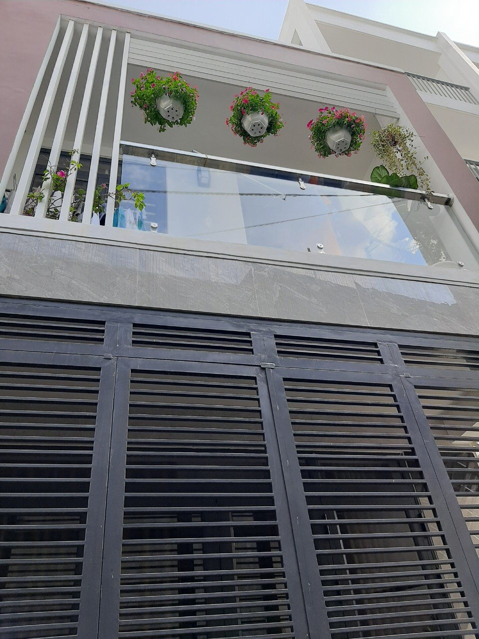 Bán nhà đẹp đường Nơ Trang Long, P12, DT 4.2x15m. 2 lầu, 3PN, 3WC. Giá 6.1 tỷ TL.