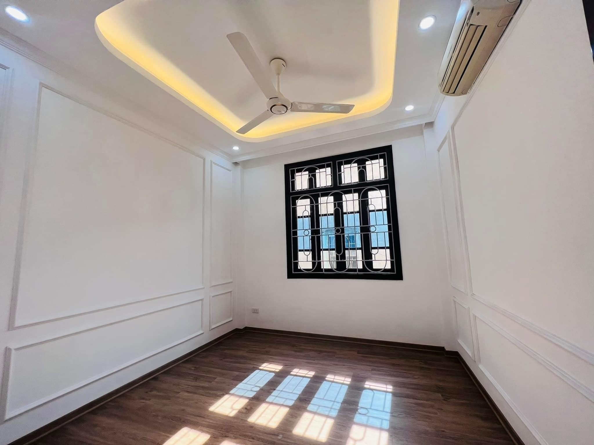 Cần bán gấp nhà Võ Chí Công - Cầu Giấy - Lô góc - Gần ô tô