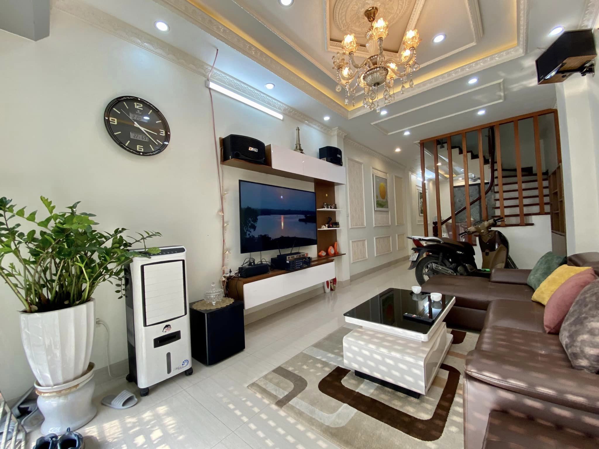 Bán nhà ngõ 28 Xuân La, Q.Tây Hồ, Dt 35m2 x5 tầng, 2 thoáng 4.6 tỷ