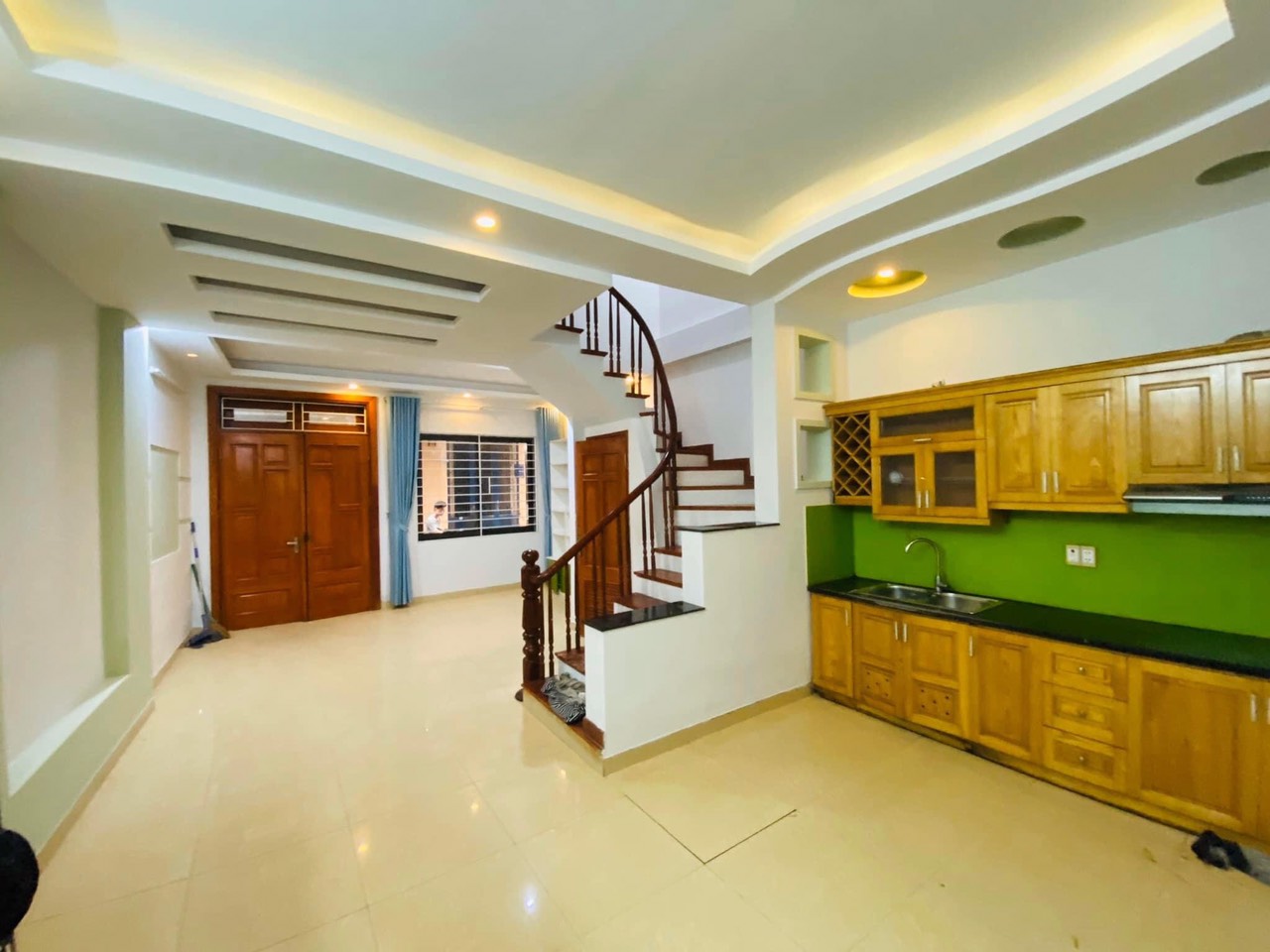 BÁN NHÀ VŨ TRỌNG PHỤNG THANH XUÂN 57M2 5 TẦNG NGÕ THÔNG GẦN PHỐ CHỈ VIỆC Ở