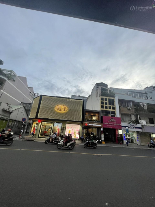 Bán góc 2 MT Nam Kỳ Khởi Nghĩa, Phường 7, Quận 3, DT (16x19m) CN 267,6 m2, 2 tầng, giá 70 tỷ