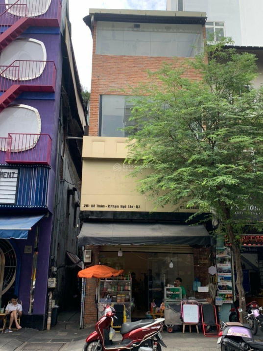 Bán nhà MT Nguyễn Công Trứ, DT: 4.6x11m, trệt, 5 lầu gần 300m2 sàn