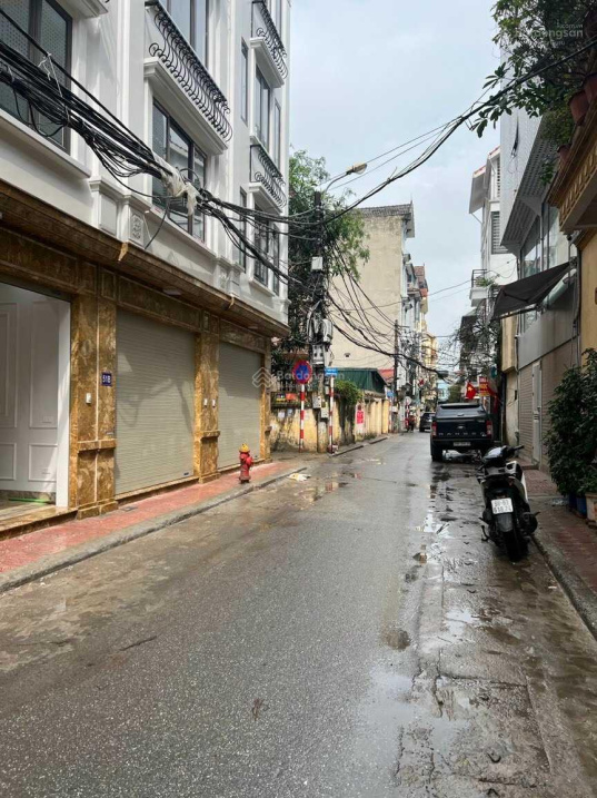 Nhà ngõ thông , Lô góc cách phố Hoàng Văn Thái 30m DT:69m X 4 tầng MT:4,6m