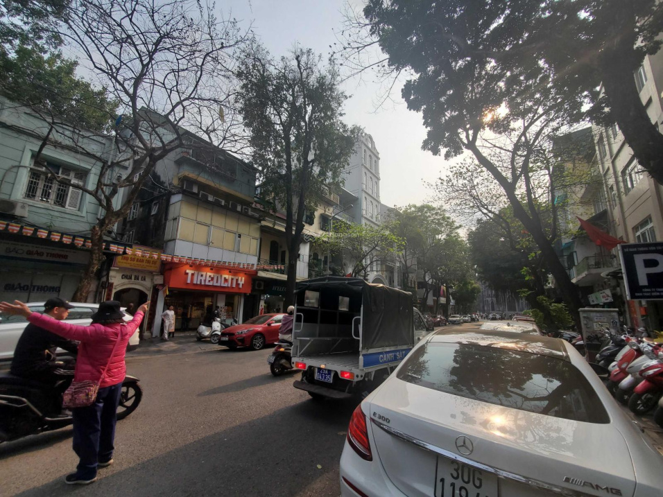 Chính chủ cho thuê nhà tại số 5 Phố Nhà Thờ, Phường Hàng Trống, Hoàn Kiếm, Hà Nội