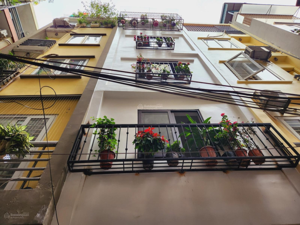 Bán nhà phố Lý Thường Kiệt, Hà Đông mặt phố ô tô tránh, kinh doanh đỉnh, DT 35 m2, giá nhỉnh 5 tỷ.