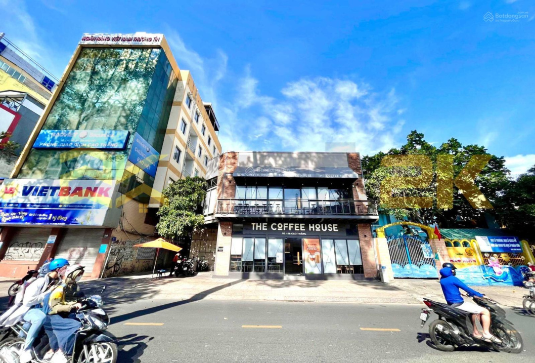 Nhà góc 2 MT Cao Thắng, Quận 3, đang có hợp đồng thuê