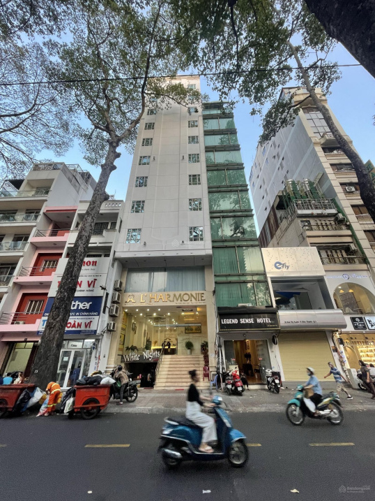 Bán gấp khách sạn Bùi Thị Xuân Quận 1 DT: 8x20(CN 140m2) KC: 1 hầm 12 tầng 50 phòng. GIÁ 175 TỶ
