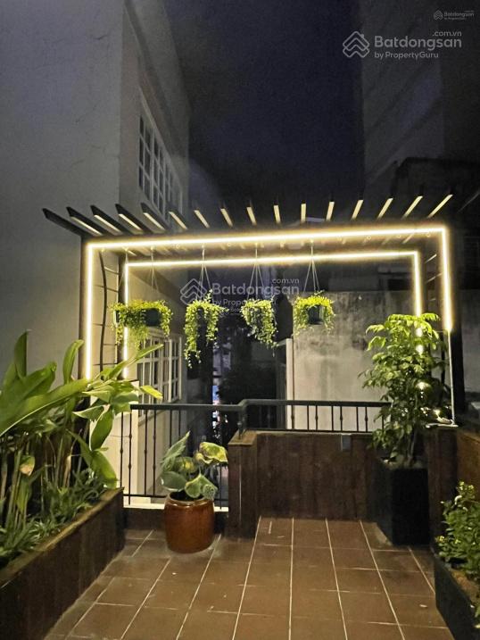 Nhà mặt tiền Lê Thị Hồng Gấm kế bên tòa nhà Sài Gòn One Central, 4m x 20m, 4 tầng giá xuống sâu