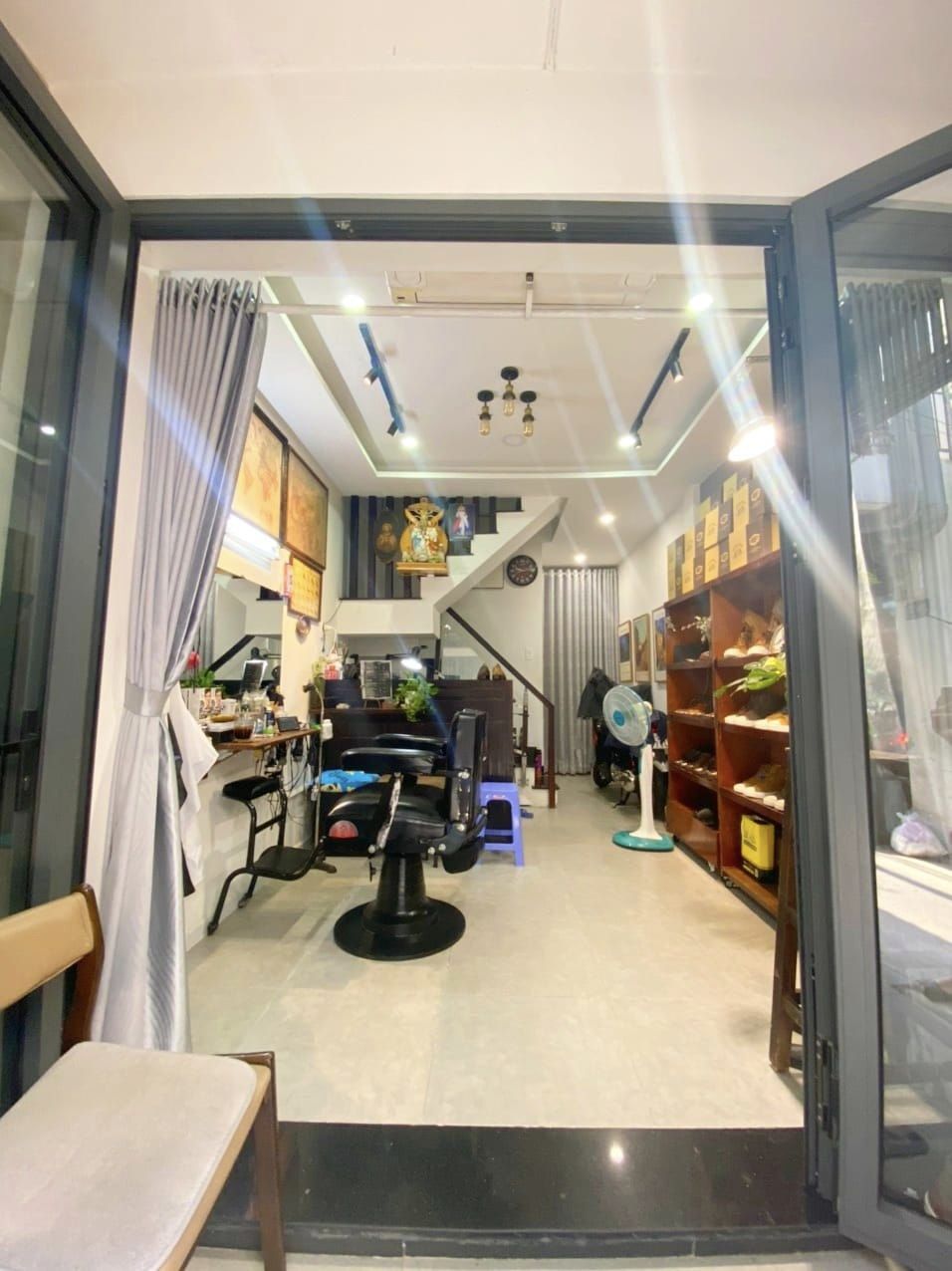 CẦN TIỀN - CHÍNH CHỦ BÁN GẤP NHÀ ĐẸP 3 TẦNG - GẦN MẶT TIỀN ĐƯỜNG - TIẾP GIÁP QUẬN 1 - CHỈ 4,3 TỶ