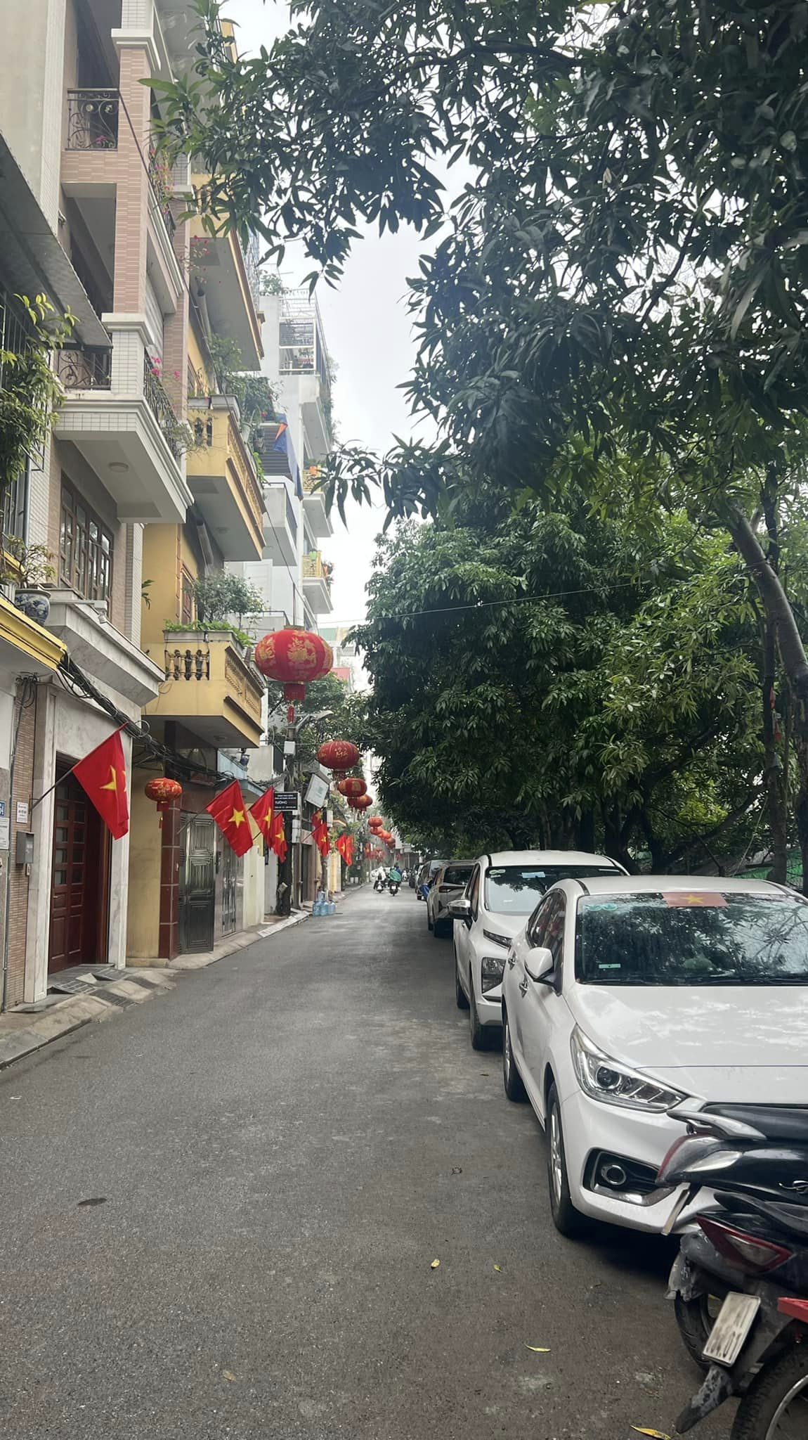 Bán Nhà Nguyễn Lân 70m 2T MT4,2M 11 tỷ Lô Góc Kinh Doanh ÔTÔ Tránh