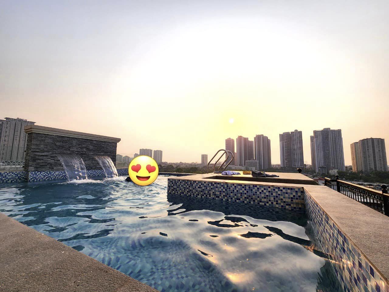 Bán tòa VP mặt đường Trần Vỹ, 140m2, 11T, MT 7.8m, 3 thoáng vĩnh viễn, thang máy, gara, vỉa hè, bể bơi vô cực, giá 58 tỷ