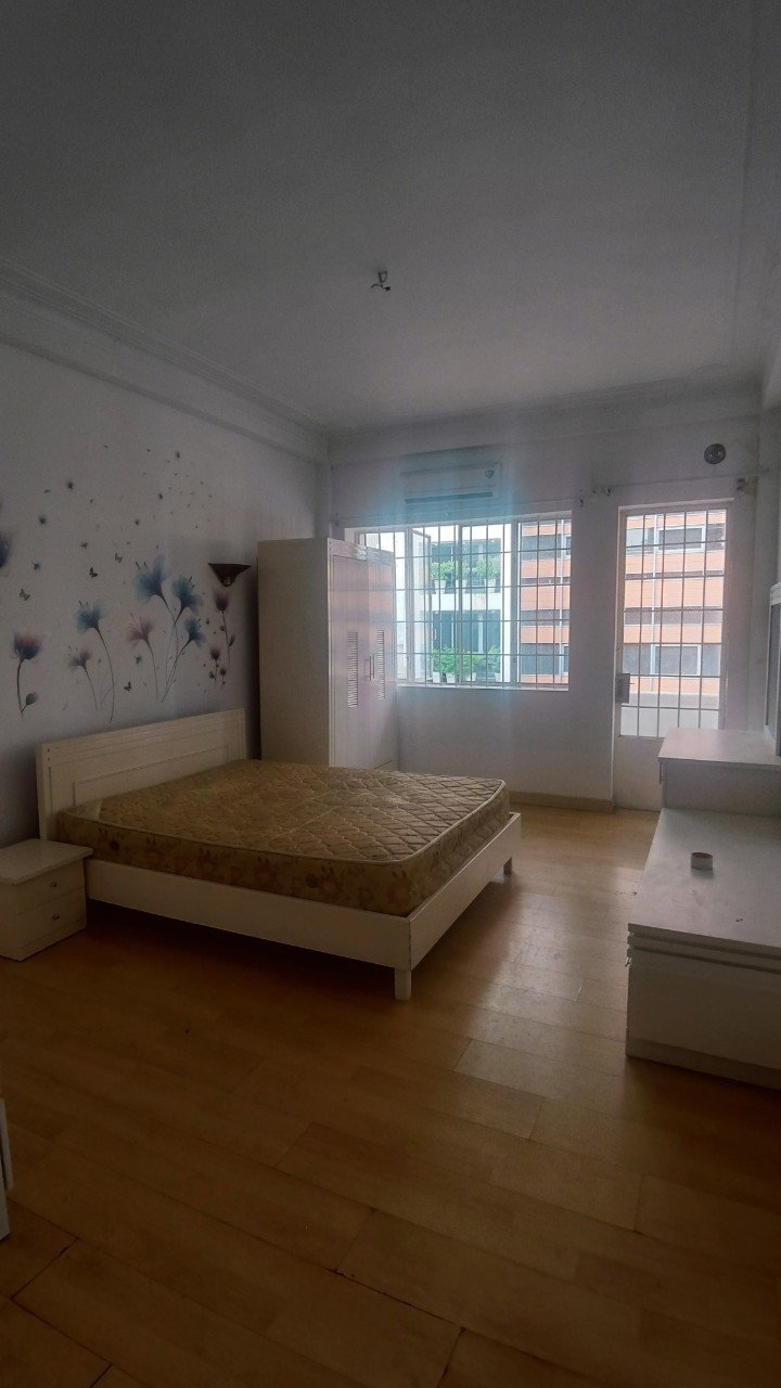 Cho thuê nhà MT Nguyễn Văn Tráng. 9PN - 10WC, nội thất cơ bản. Giá: 4.000$/tháng