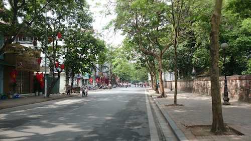 Bán tòa nhà mặt phố Văn Miếu, Đống Đa, hè 3m, 4 làn ô tô tránh, KD. DT 150m2 6 tầng 35 tỷ