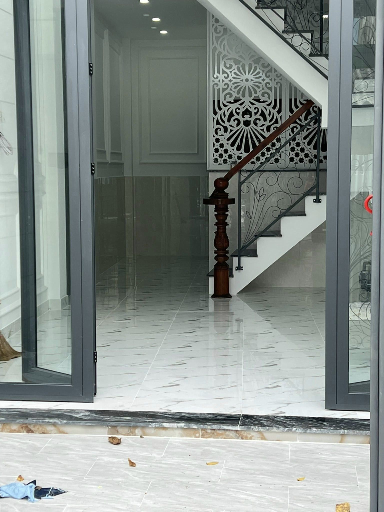 NHÀ SÁT MẶT TIỀN KINH DOANH SẦM UẤT CHỢ BÙI MINH TRỰC.