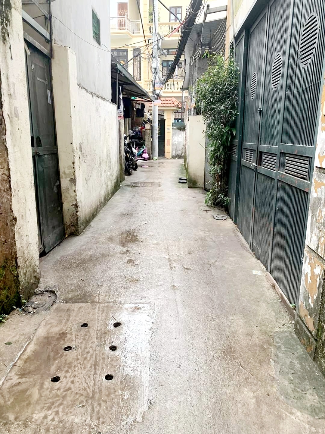 BÁN NHÀ NGÕ XE BA GÁC GẦN HỒ TÂY 45 M2 X 2T X MT 4M GIÁ 3,6 TỶ