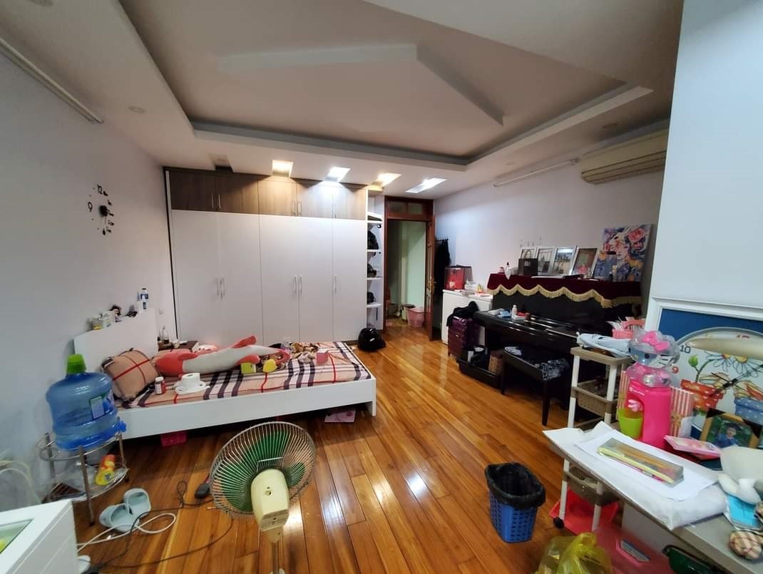 MĂT PHỐ - NGUYỄN CÔNG HOAN 61m x 5 tầng, MT4.3 giá 19.4 tỷ.