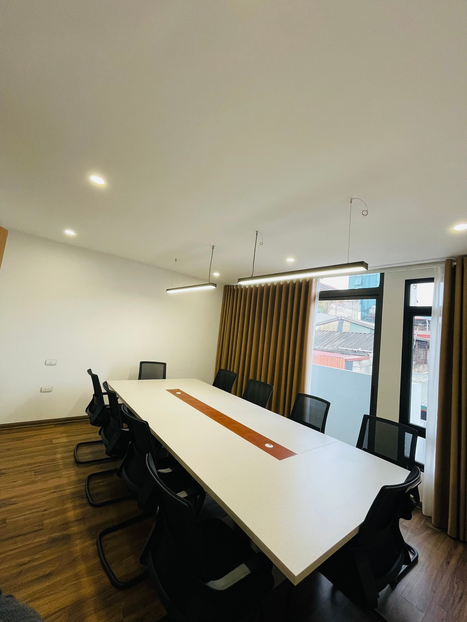 Bán nhà Phạm Ngọc Thạch, oto, kinh doanh, 55m2, 6 tầng, MT 6m, chỉ 12 tỷ 600, LH Ms Linh