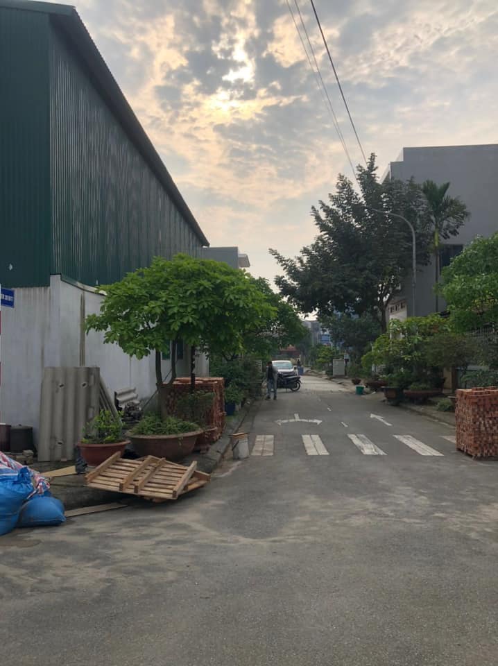 DUY NHẤT DỊP LỄ giảm từ 3 tỷ còn 2,5 tỷ! Bán đất đường Trâu Quỳ Gia Lâm, DT 40m, mt 4,6m,oto vào đất,vị trí đắc địa