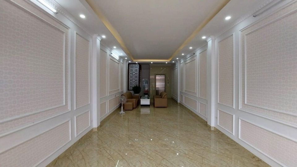 Bán nhà Hoàng Sâm, 54m2, 6T, thang máy, thông sàn, vỉa hè, oto tránh, phù hợp làm Spa, giá 17