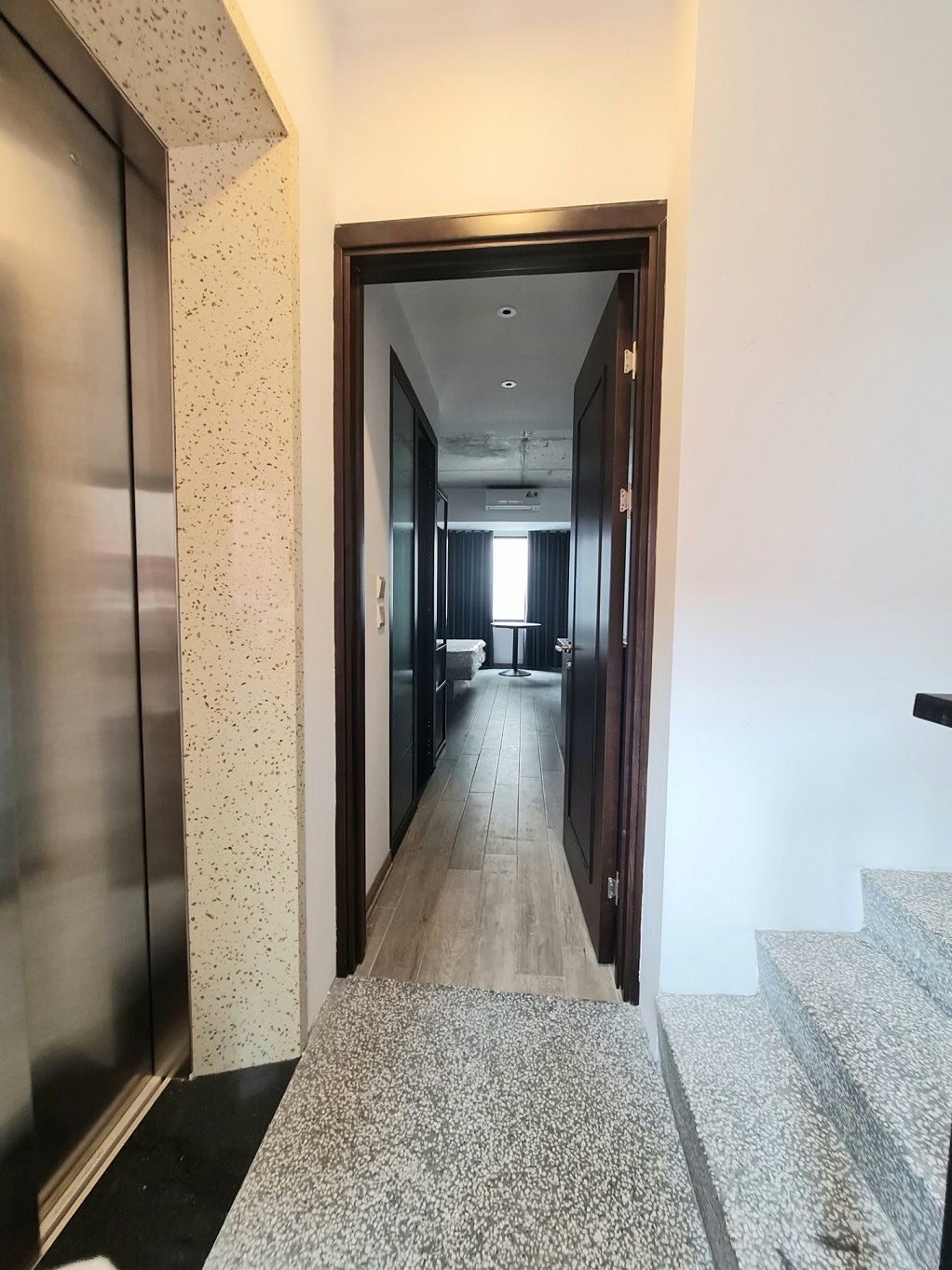 Ô tô vào nhà, Thang máy - Xuân Diệu 45m x 7 tầng, MT 4.6 m, giá 13.6 tỷ