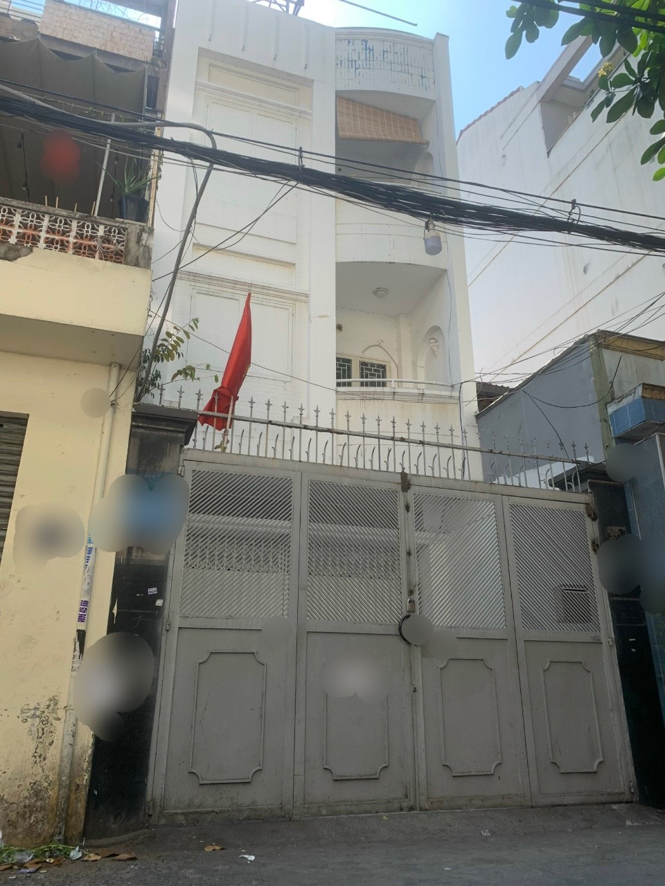 Bán nhà đường CMT8. DT: 4,5x27m Sân trước 3m , sân sau 2m. Giá: 19 tỷ